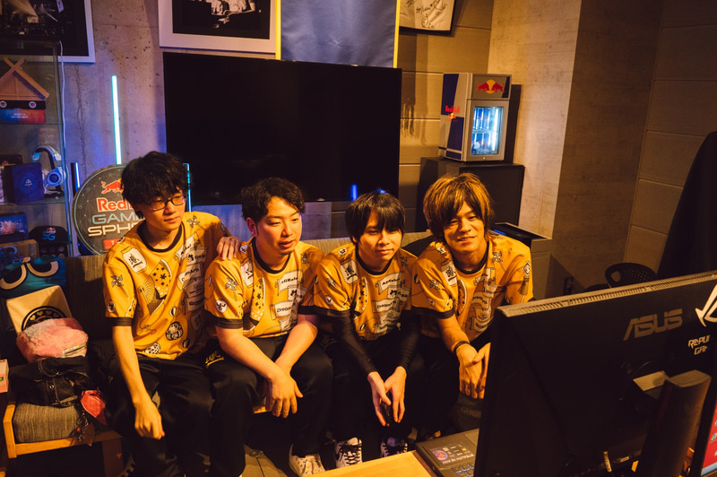 広島TEAM iXAは試合終了後、パブリックビューイングの会場とオンラインで接続し、会場とのコミュニケーションも行なっていた(撮影: 志田)