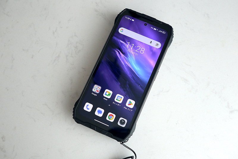 Blackview XPRORE 2 Projector。ディスプレイは3,200×1,440ドット/120Hz表示対応のAMOLEDで美しい