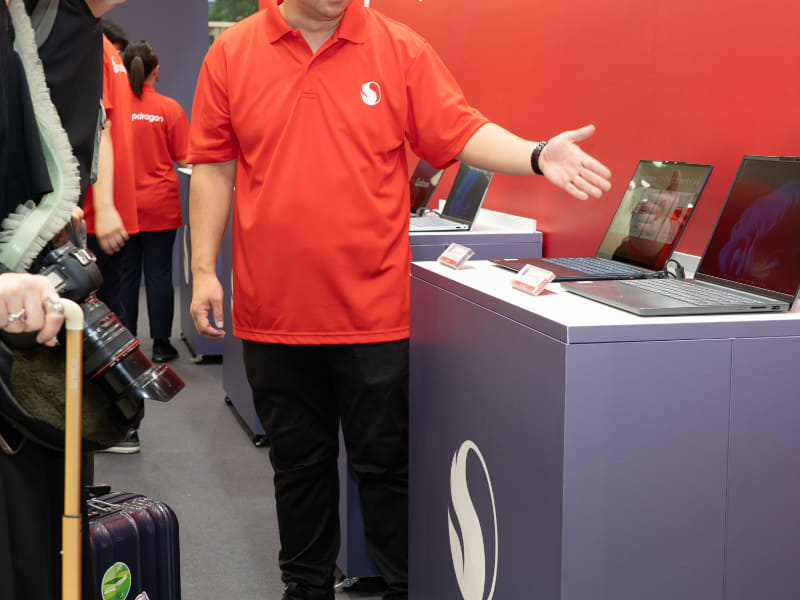 会場は幅広い層が行き交う東京駅構内。体験をするのは30～40代の男性が多いそうだ