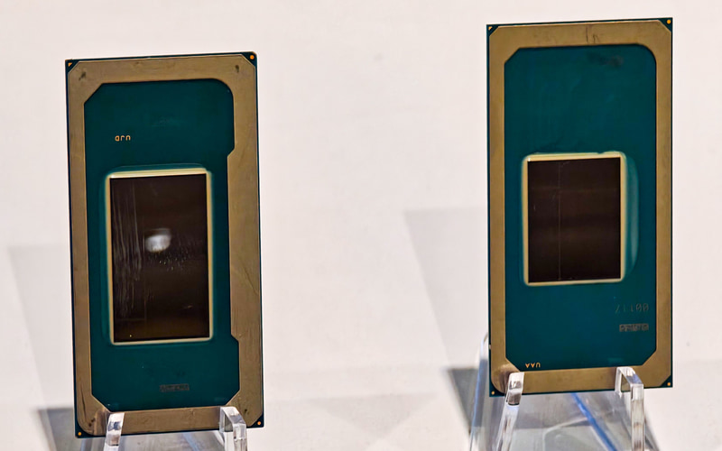 Panther Lakeの2つのパッケージ、左が「16 core 12Xe」、右が「16 core」の構成