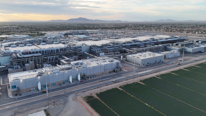 Fab 52はFab 12、Fab 22、Fab 32、Fab 42に次ぐオコティージョ・キャンパスで5番目の工場建屋(出典: F52-Drone/B-roll、Intel)