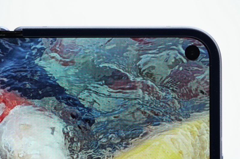 折りたたみディスプレイ側の前面カメラの仕様も変わっていない