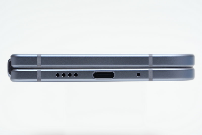 外部ポートは、下部側面にUSB 3.2 Gen 2 Type-Cを用意