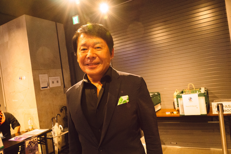 カプコンの辻本春弘代表取締役社長COOも会場を訪れた