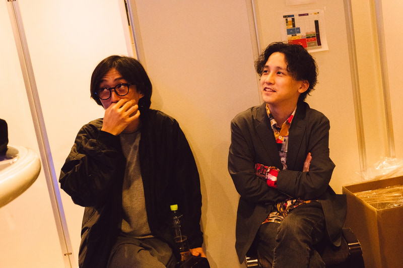 スパーリングパートナーとして、コサク氏と竹内ジョンの姿が見られた