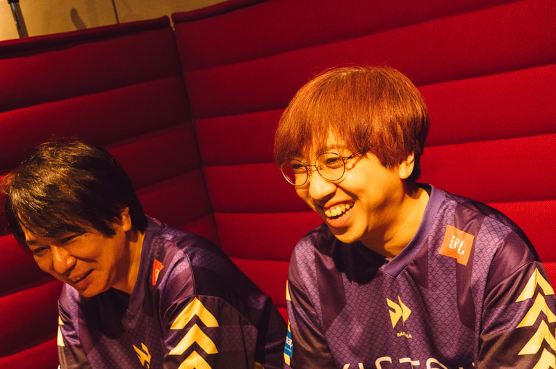 オフラインならではの観客の声を聞きながらのプレイは楽しかったと語るsakoと藤村