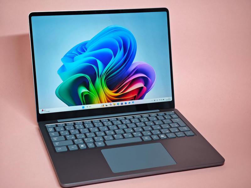 Windows 11が動作しているノートPC(Microsoft Surface Laptop 13型)