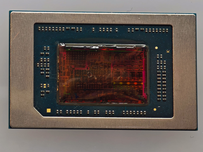 AMDのRyzen AI 300、まったく同じパッケージで前世代のHawk Pointのダイを搭載したRyzen 200シリーズが低価格向けとして提供されている