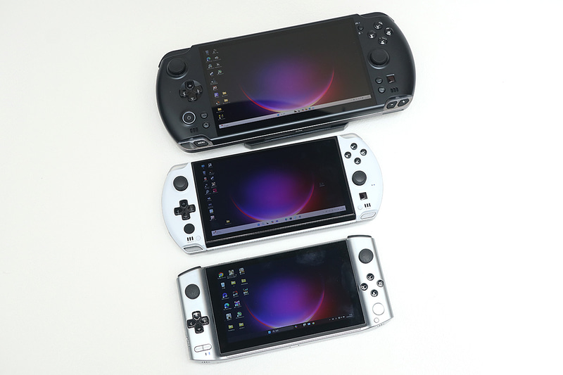 下から順にGPD WIN 3、GPD WIN 4、GPD WIN 5。筐体の大きさの違いは一目瞭然