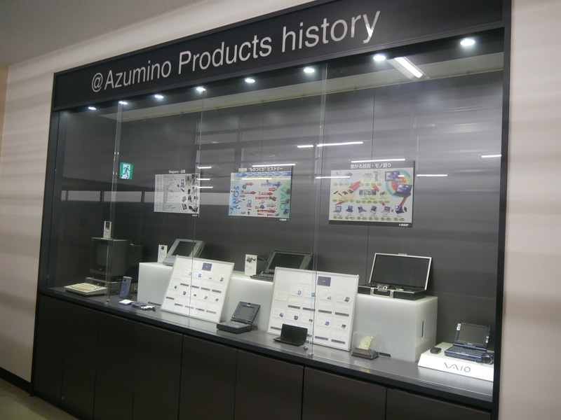 こちらは2階にある「＠Azumino Products History」のエリア。来客もあまり見ることがない場所にある。ここに展示している製品群も紹介しよう。