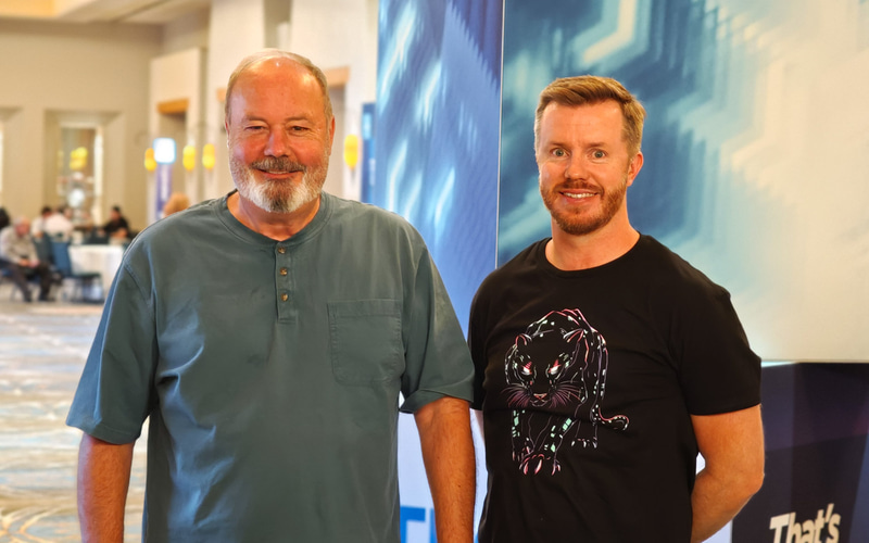 Intel 上級副社長 兼 クライアントコンピューティング事業本部 事業本部長 ジム・ジョンソン氏(左)、Intel 副社長 兼 PC製品マーケティング 担当責任者 ダン・ロジャース氏(右)