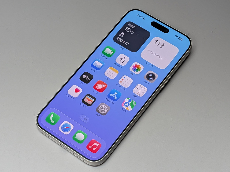 前面の見た目は従来モデルと変わりはない。iOS 26がプリインストールされている