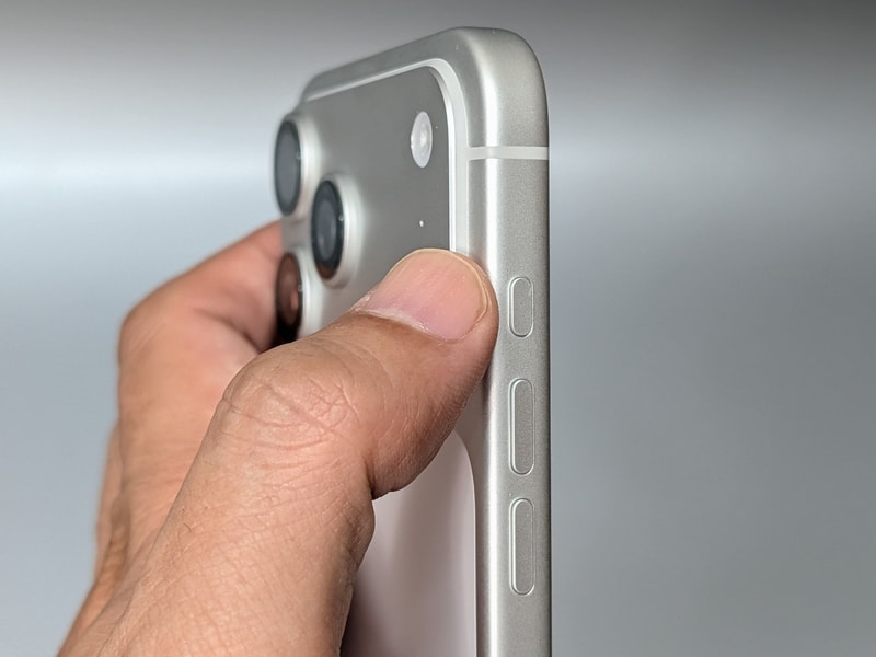 本体左側面のアクションボタンに電子書籍アプリを割り当てておけば一発起動が可能になる