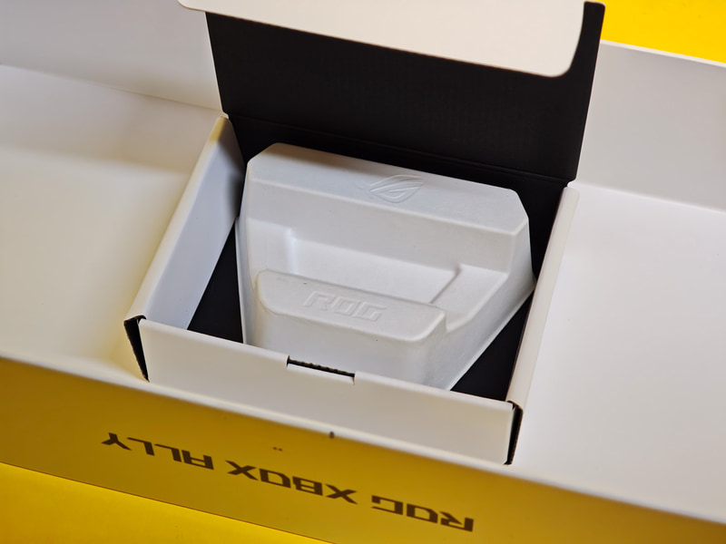 紙製のスタンドも付属する