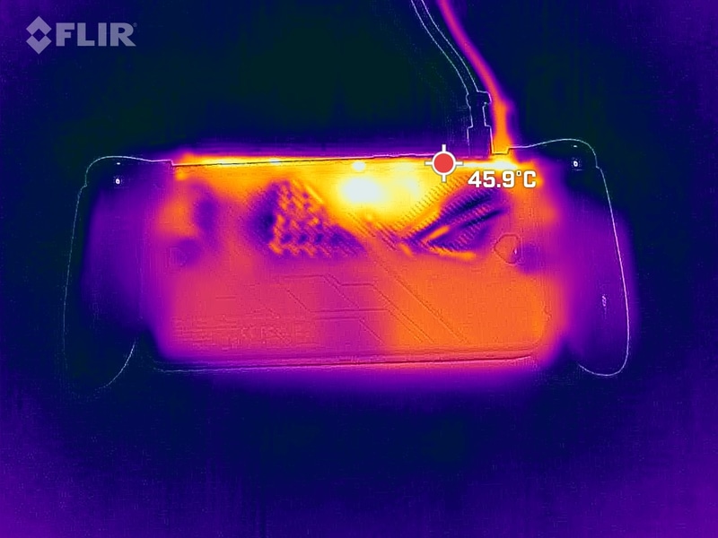 「FINAL FANTASY XV」を30分間連続実行した際の背面温度は最大45.9℃(室温26.5℃で測定)