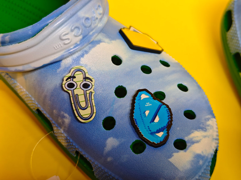 左足は「クリッパー」「Internet Explorer」「フォルダ」。ここに「お前を消す方法」でおなじみカイル君もいれてほしいところ……