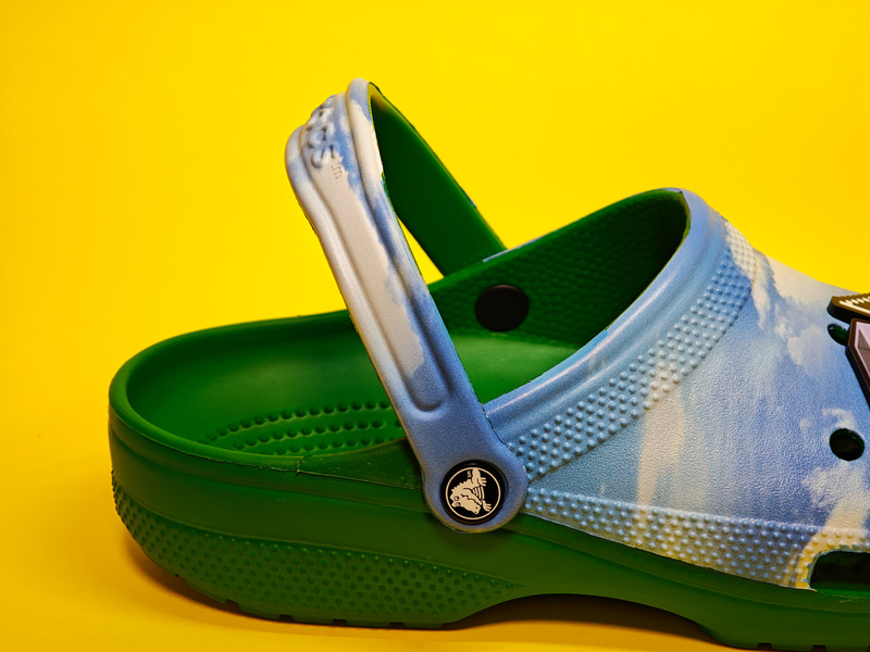 ストラップも大草原色に塗られている