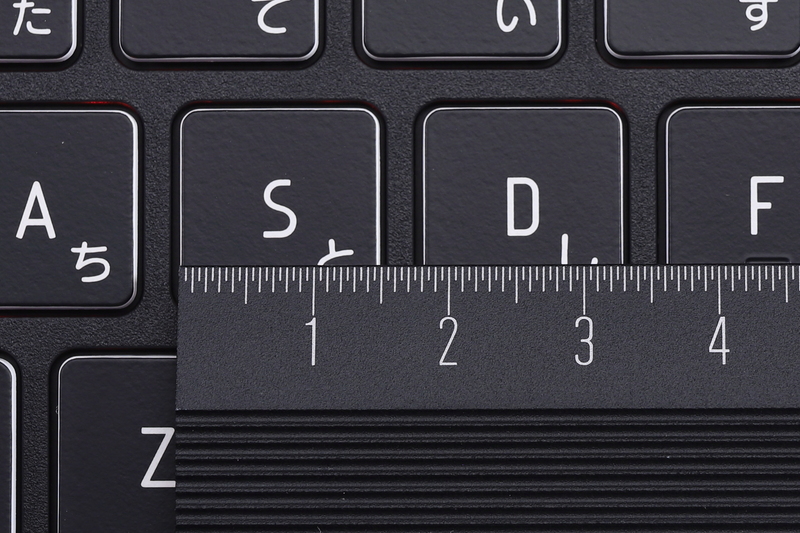 主要なキーのキーピッチは18.2mmほど