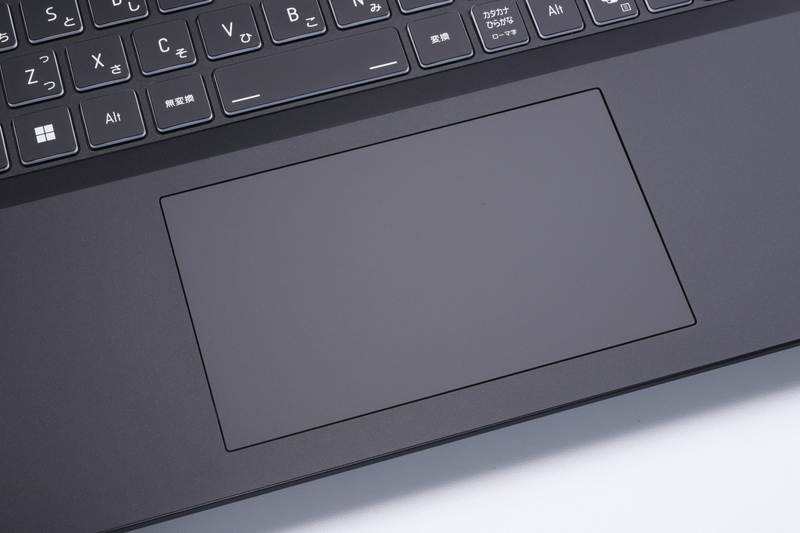 ボタン一体型のマルチタッチ対応タッチパッド