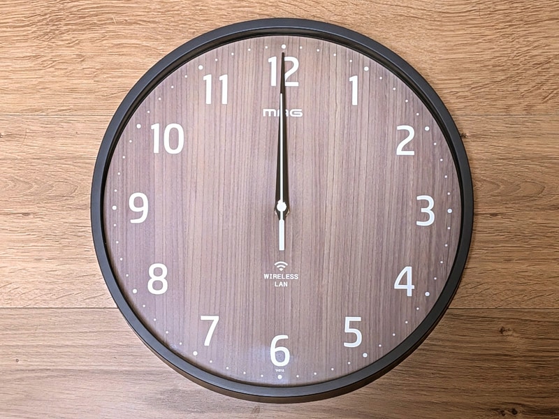 「W818DGYZ」は電池交換時は時刻はいったん時針、分針、秒針が12の位置に揃い、しばらく静止状態になる