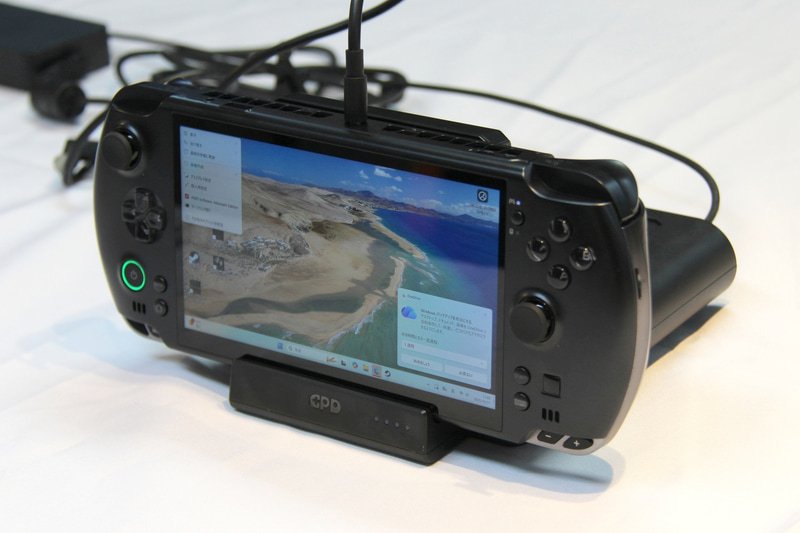 スマートドックに接続したGPD WIN 5