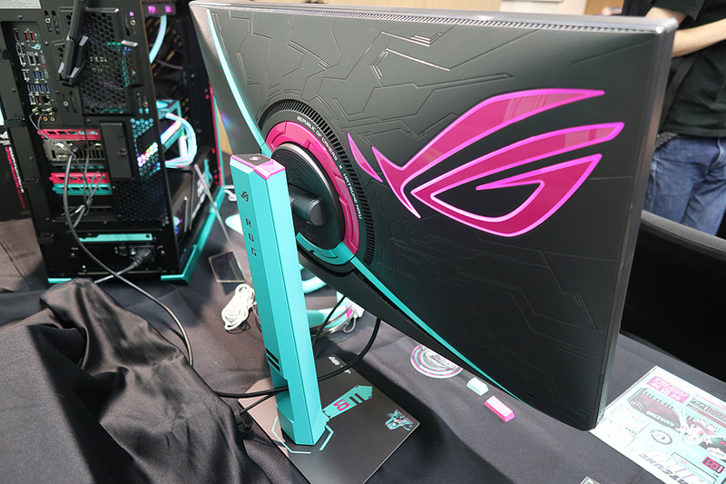 ROG Strix XG27ACMEG-G Hatsune Miku Edition