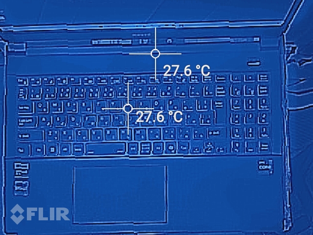 起動直後のサーモグラフィ。27度前後だ