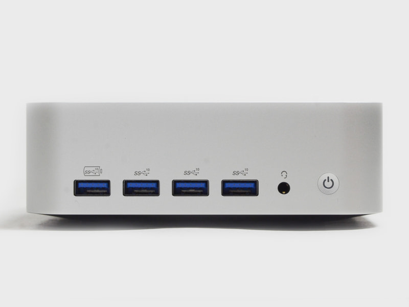 前面。USB 3.2 Gen 2 4基、3.5mmジャック、電源ボタン