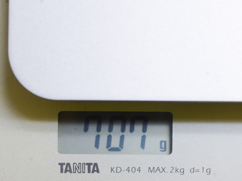重量は実測で707g