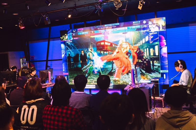 試合する選手たちと観客との距離がかなり近く、臨場感がハンパない