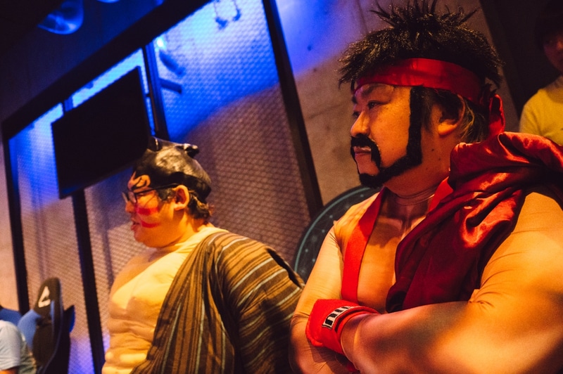 試合中は黙って試合を観戦するNOモーションの2人。S/Division F合わせて全12回のMC担当、本当にお疲れさまでした！