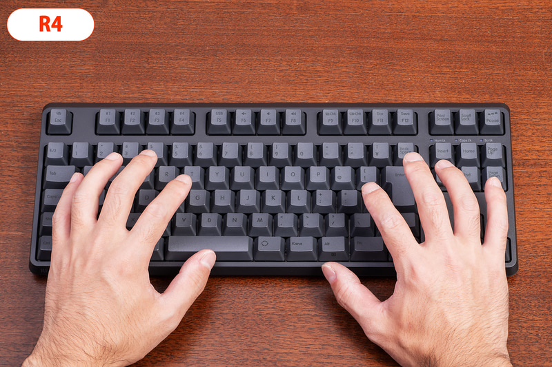 R4は手を近づけるだけでスタンバイから復帰し、すぐにキー入力できる