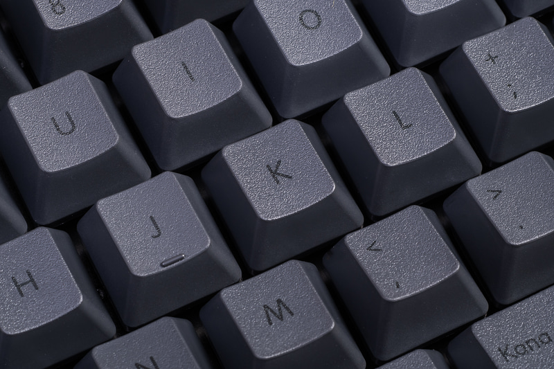 キーキャップは高強度のPBT樹脂を用い、シボ加工も施した劣化しにくい作り