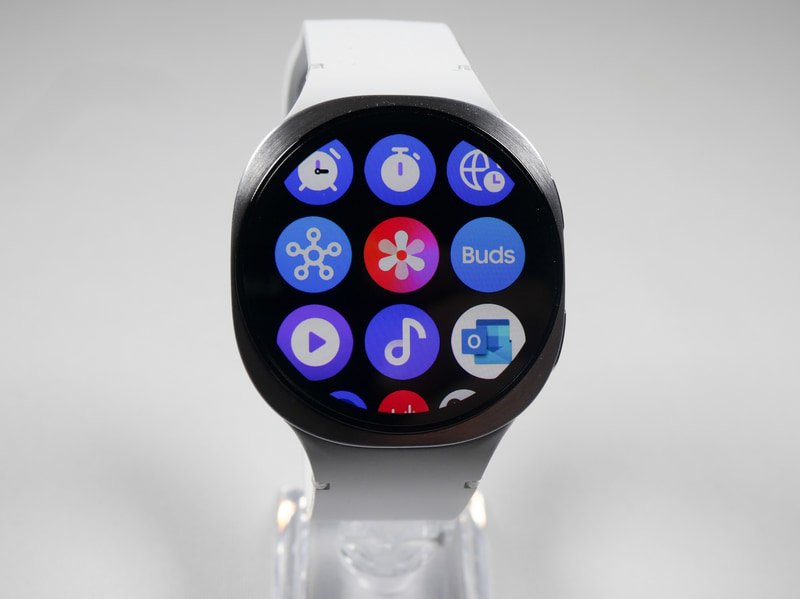 Galaxy Watch8はSamsung独自の「One UI」を採用しており、ユーザーインターフェイスにもかなり違いがある