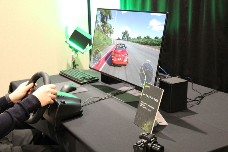 ハプティックフィードバック対応のホイールによるプレイ