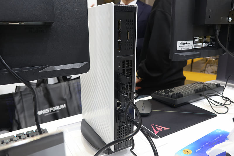 実機の背面インターフェイス