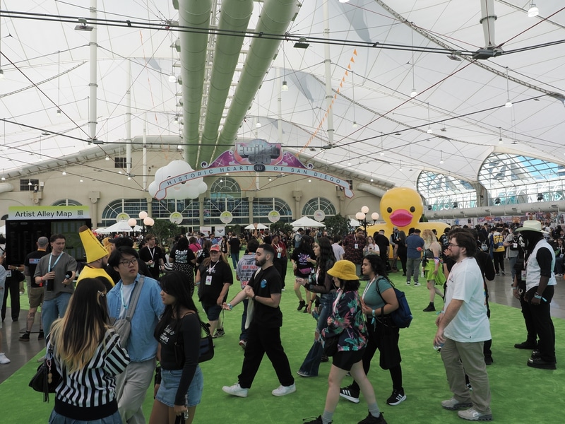 Artist Alley。ストリーマーのワークショップブースやパフォーマンスをする場