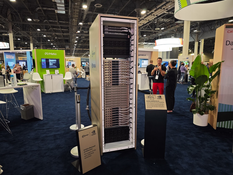 GB200 NVL72、この1つのラックだけで36基のGrace CPU、72基のBlackwell GPUを内蔵している