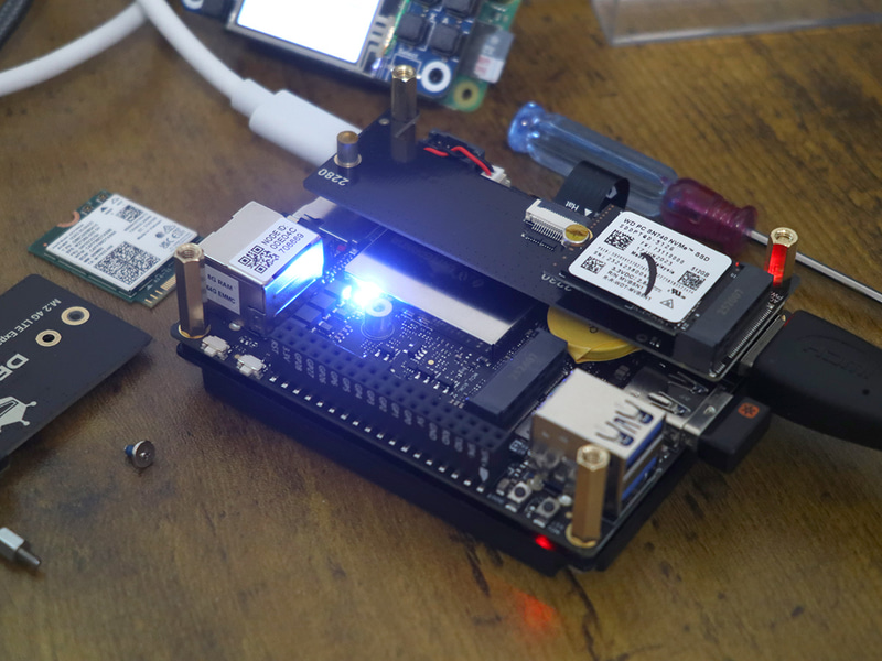 ボード上のLED(ブルー)がチカチカするようになった