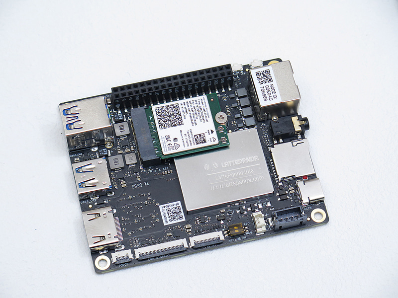 ボード本体表(Wi-Fiモジュール装着済み)