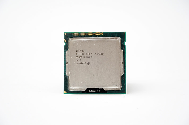 Core i7-2600K。4コア8スレッドでソケットはLGA1155
