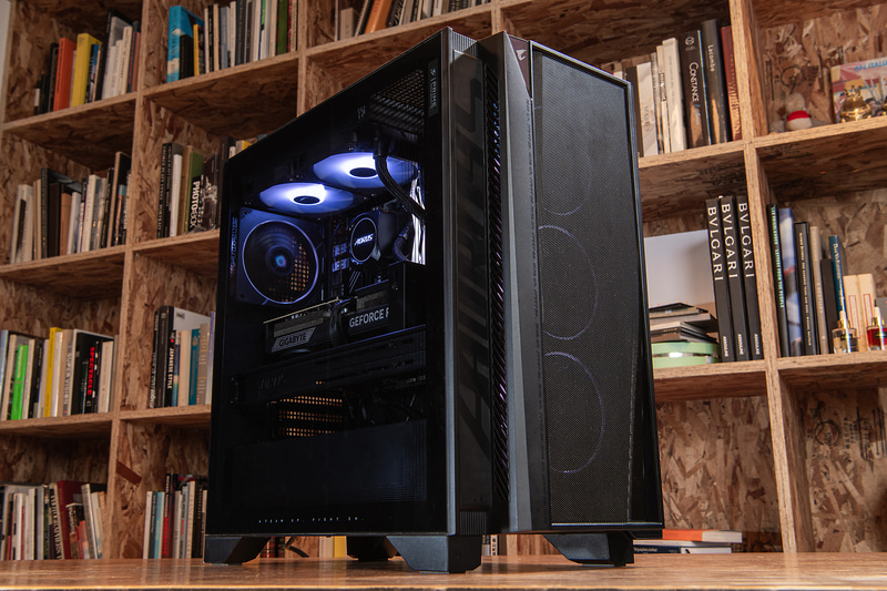 GIGABYTEのゲーミングデスクトップPC「AORUS PRIME 5」。12月6日発売で、実売価格は55万円前後