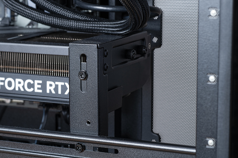 サポートステーで奥までガッチリと固定されており、安心して移動や設置が行なえる