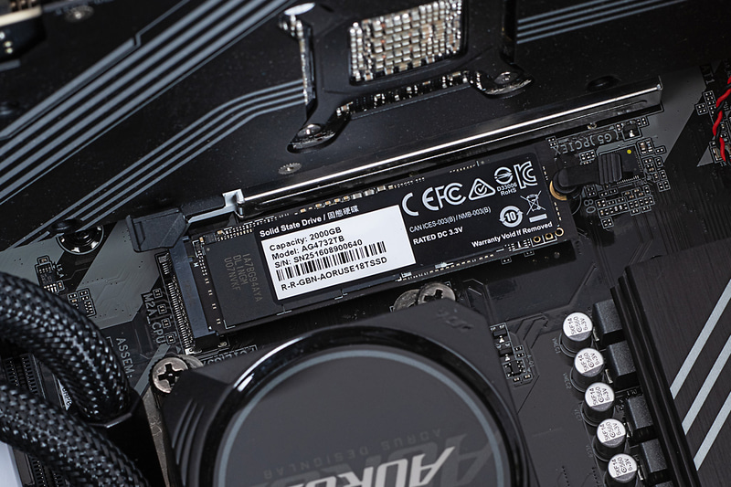 ストレージはPCIe 4.0 x4接続のNVMe SSDを搭載