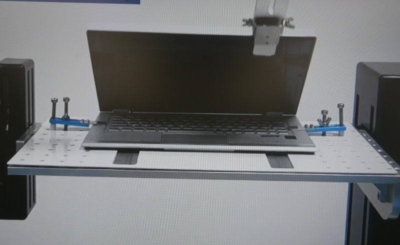 LCD開閉検査の様子