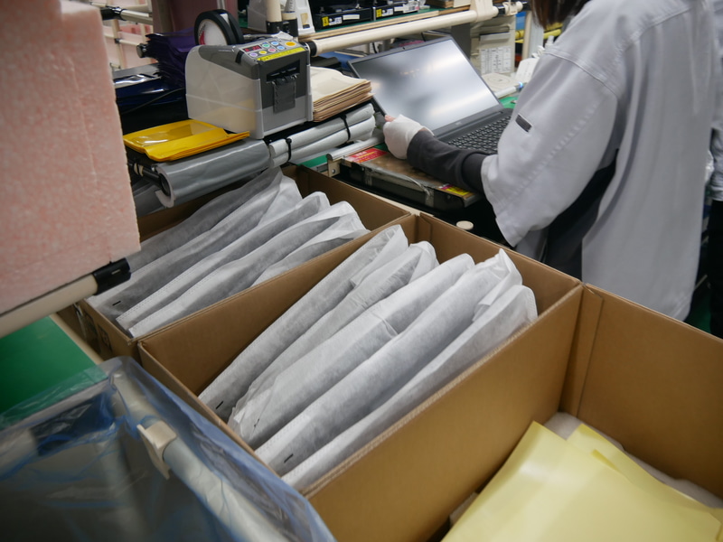 組み立てる部品は10台単位で投入される