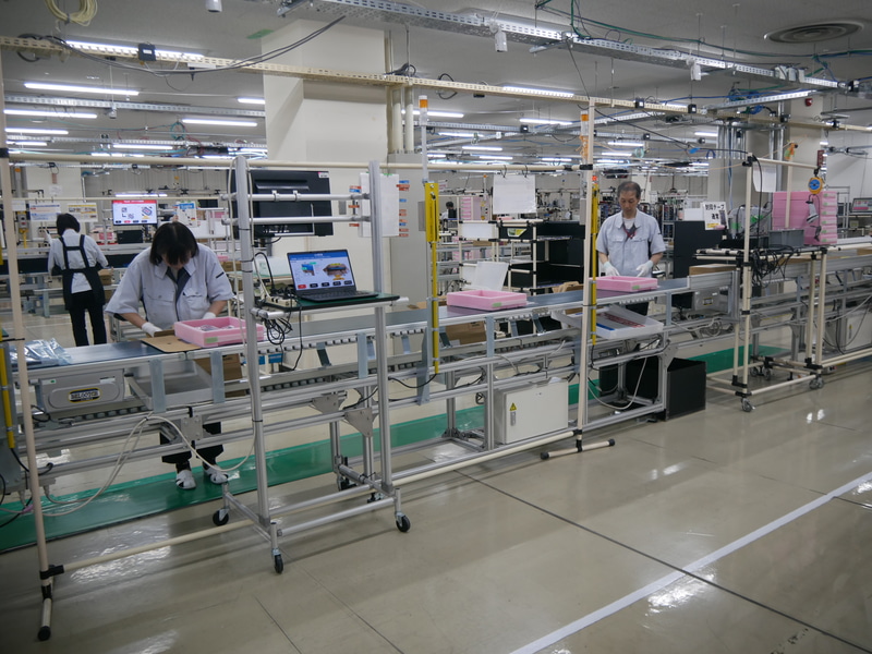 梱包専用ラインの様子。2ラインを用意し、すべての機種にここで対応する