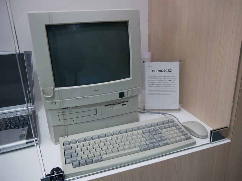 1994年に発売した一体型マルチメディアパソコンのPC-9821CB2。CanBeの名称で展開した