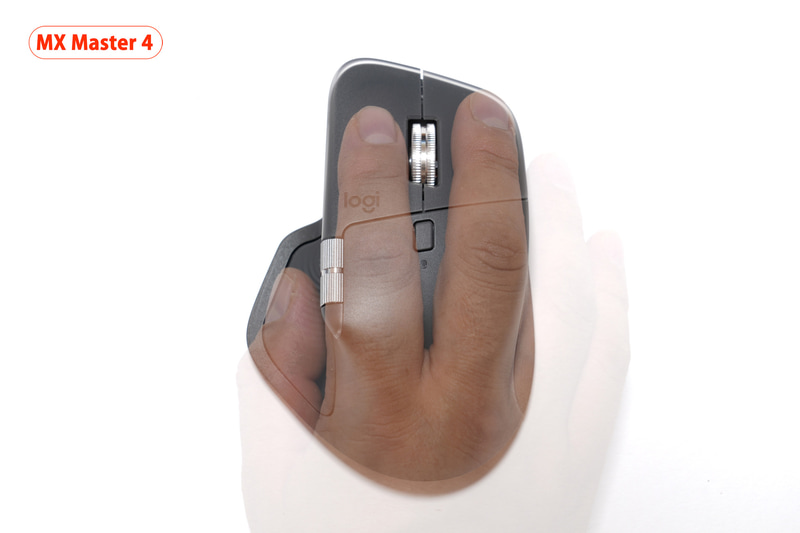 サイズは、MX Master 4(左)が88.2×128.2×50.8mm、MX Master 3(右)が84.3×124.9×51mm。微妙にサイズは異なるが、握り心地からは両者に差は感じない