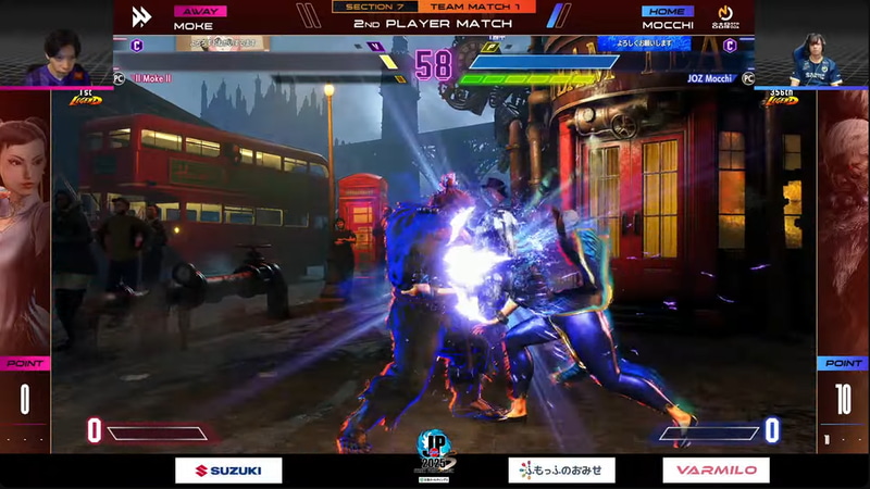 中堅戦はもけの春麗ともっちーの豪鬼による1戦。もっちーの豪鬼が冷静に立ち回り、2-0で勝利